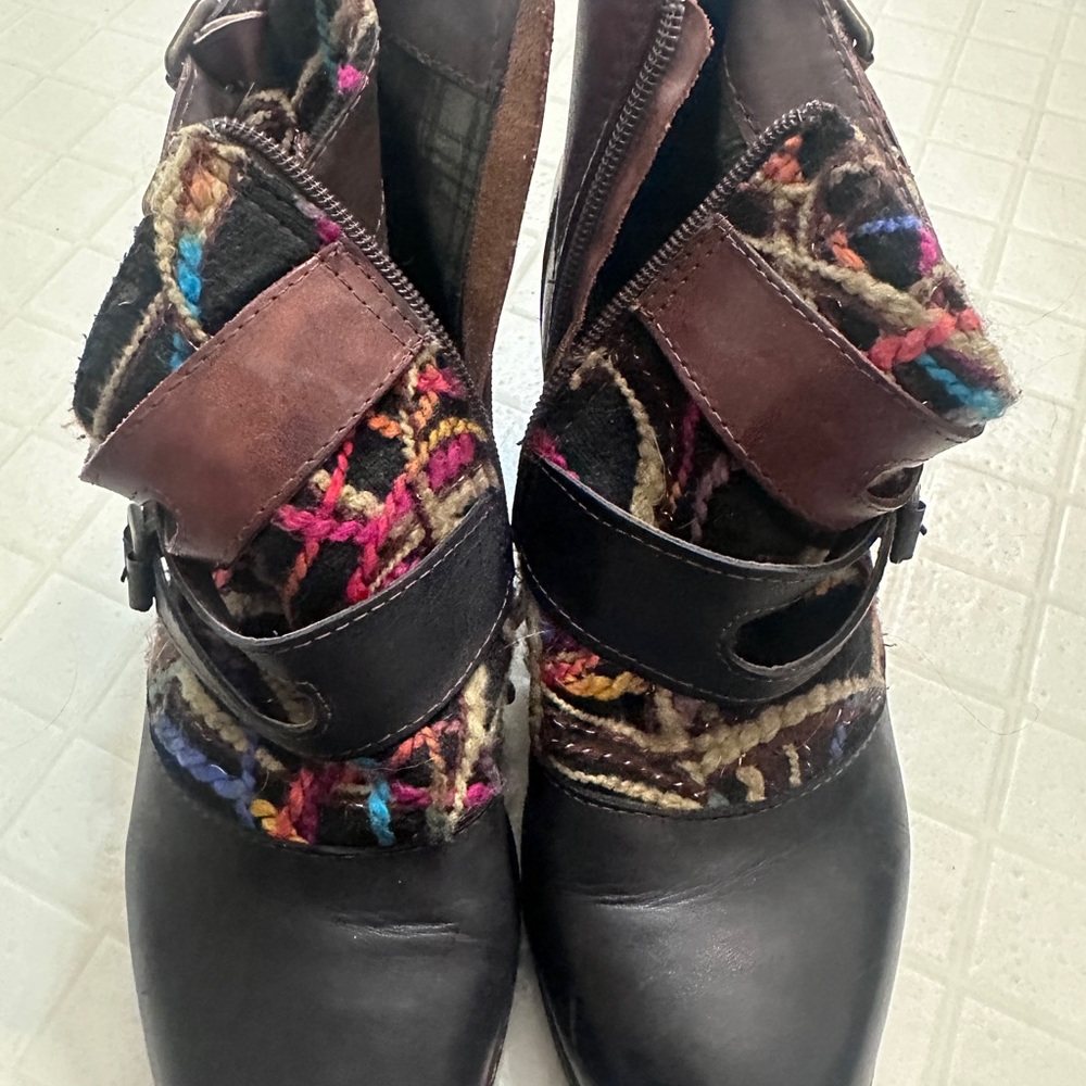 L'ATISTE Women's Black and Brown Ankle Boots